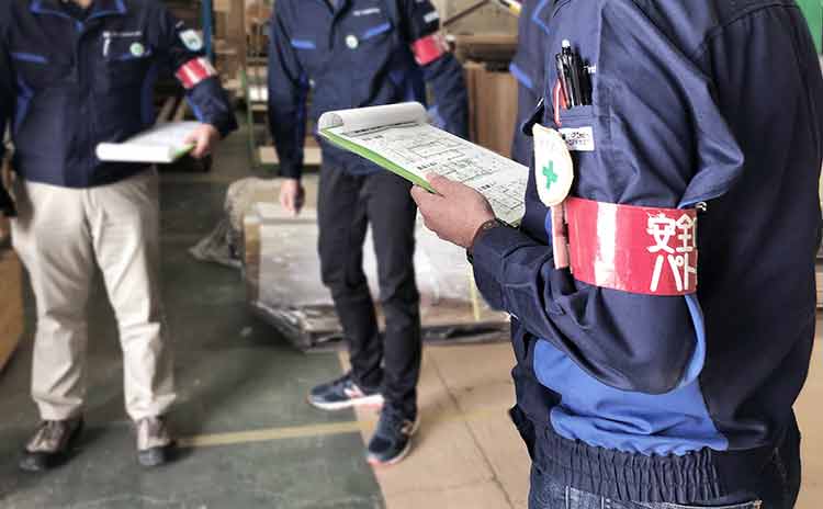 CSR 社員を 工場の安全性について｜冨士ファニチア