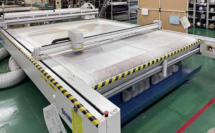 I-H39-ichimaitachiautomatic-eathercuttingmachine Factory_Facillity裁断・縫製・革加工設備 一枚断ち自動革裁断機|冨士ファニチア