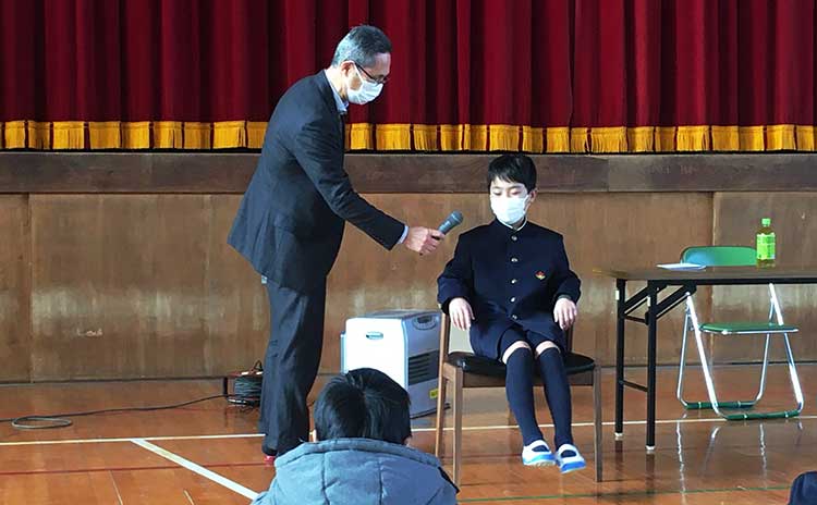 CSR_出張授業によるキャリア教育の実施｜冨士ファニチア